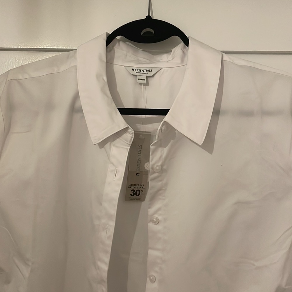 Fitted white dress shirt